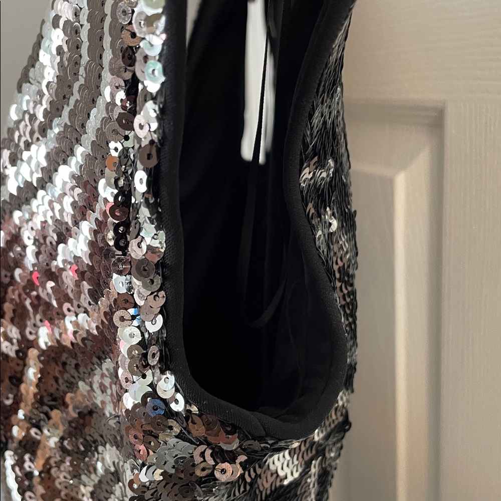 GUESS CAP SLEEVES  BLACK & SILVER SEQUIN ZEBRA PATTERN MINI DRESS SIZE 6 - Picture 8 of 10